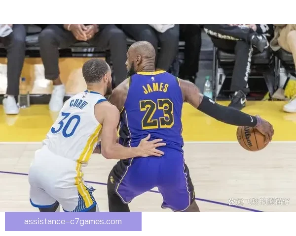 勇士队成功逆袭击败湖人队，库里三分神准带队晋级季后赛